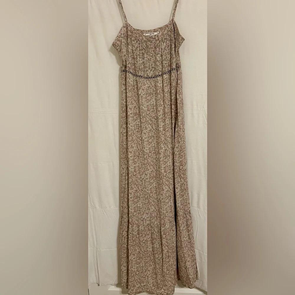 Hippie Rose Beige Crochet-Trimmed‎ Maxi Dress With Mauve Floral Print